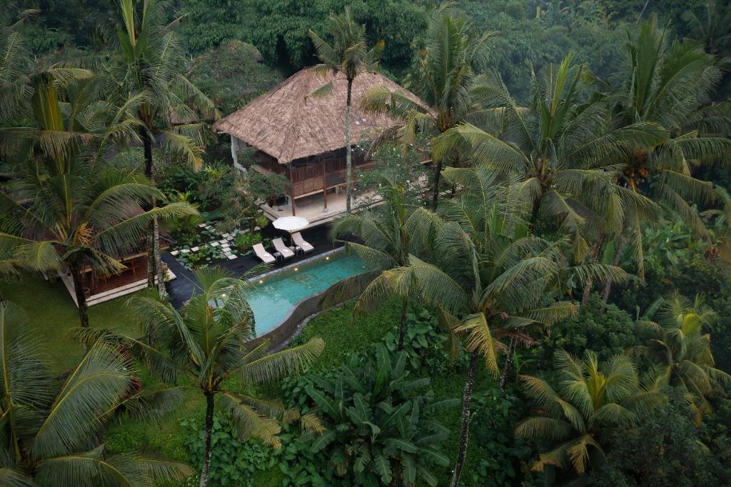 Family Pool Sanctuary 3 Bedroom Private Villa in Ubud — image 1