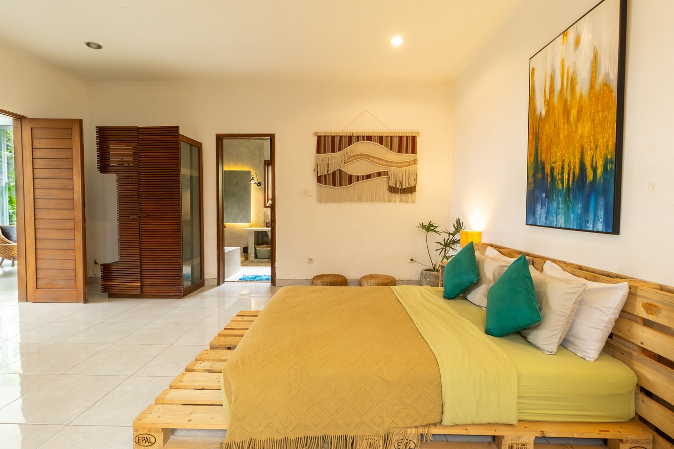 Casa Sweet Lips - 3BR Villa with Pool, Canggu in Pererenan, Bali — image 7