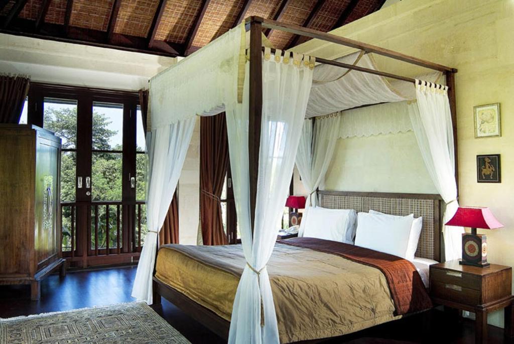 Sunlit Luxe Sanctuary 3 Bedroom Private Villa in Jimbaran — image 5