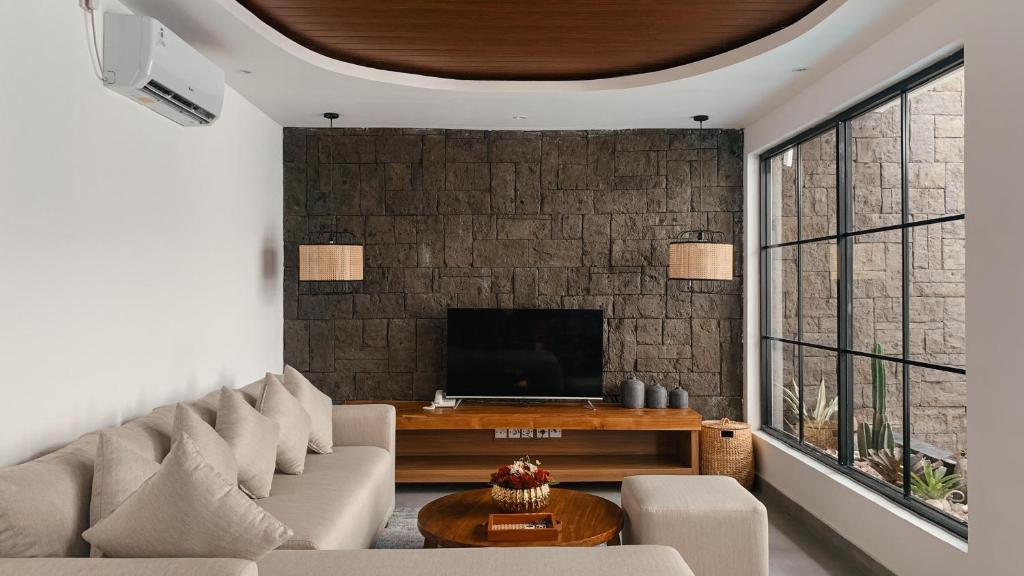 Beachside Surf Retreat 2 Bedroom Private Villa in Canggu — image 7