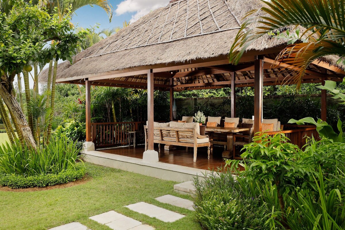 Grand Coastal Estate 6 Bedroom Private Villa in Jimbaran — image 4