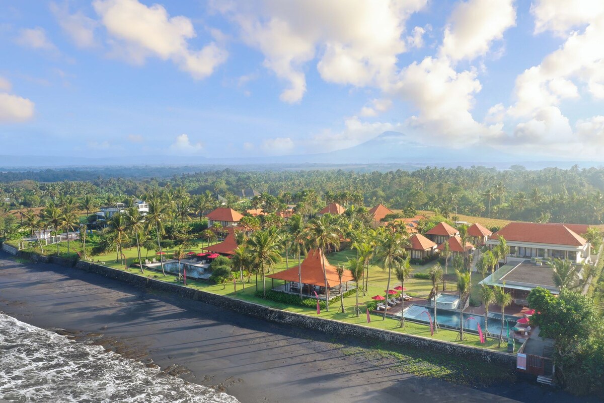 Secluded Coastal Hideaway 3 Bedroom Private Villa in Tabanan — image 3