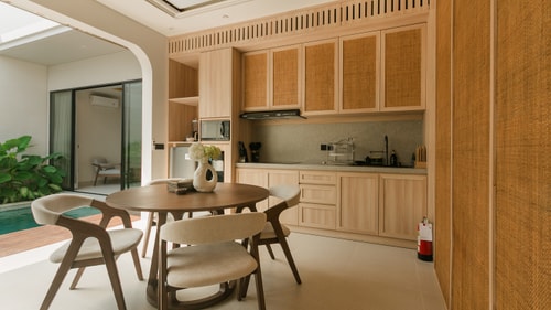 Deneva - Private Pool & Bathtub, Near Berawa Beach in Canggu, Bali — image 4