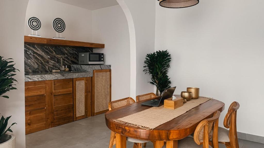 Beachside Surf Retreat 2 Bedroom Private Villa in Canggu — image 11