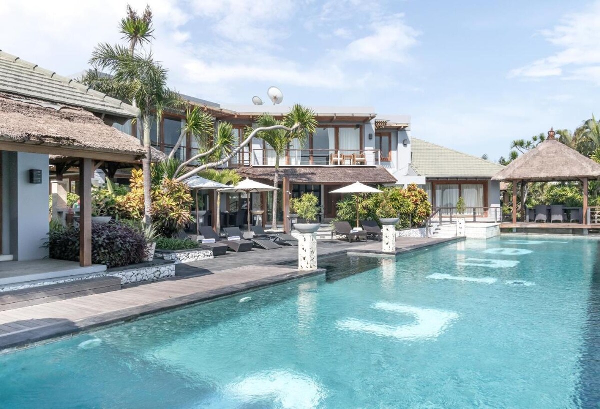 Sprawling Cliffside Estate 10 Bedroom Private Villa in Jimbaran — image 3