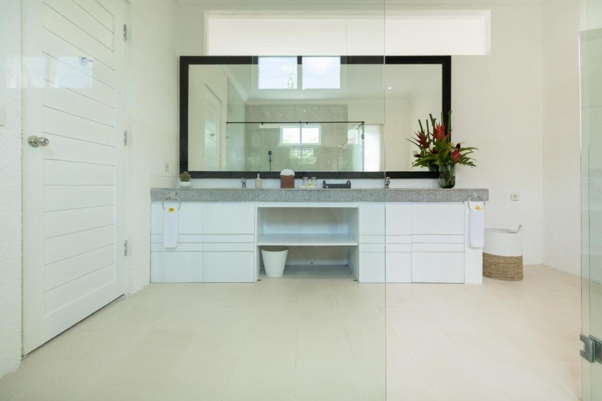 Spacious Modern Retreat 3 Bedroom Private Villa in Jimbaran — image 6