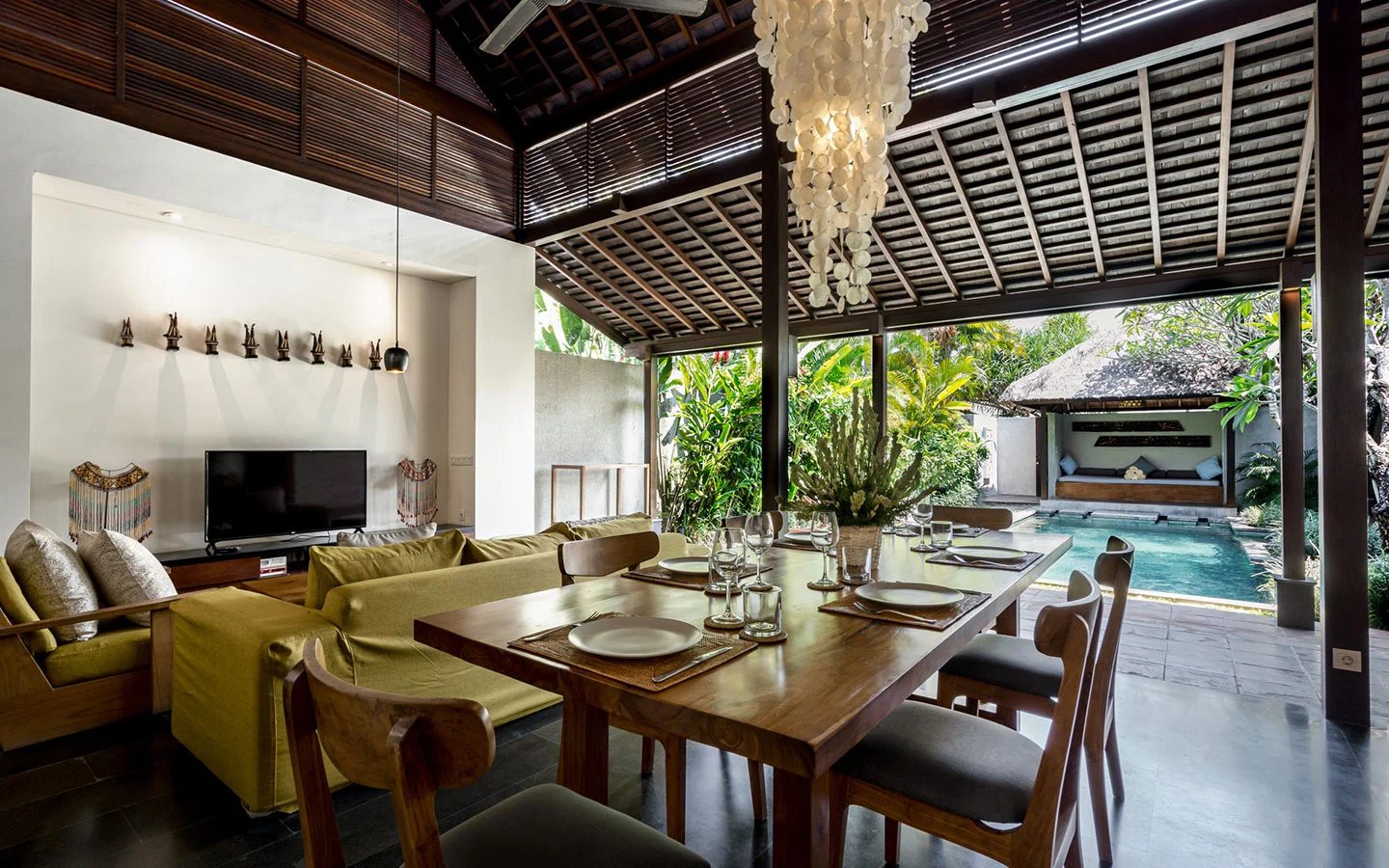 3BR Luxury Tropical Villa with Private Pool in Canggu — image 8