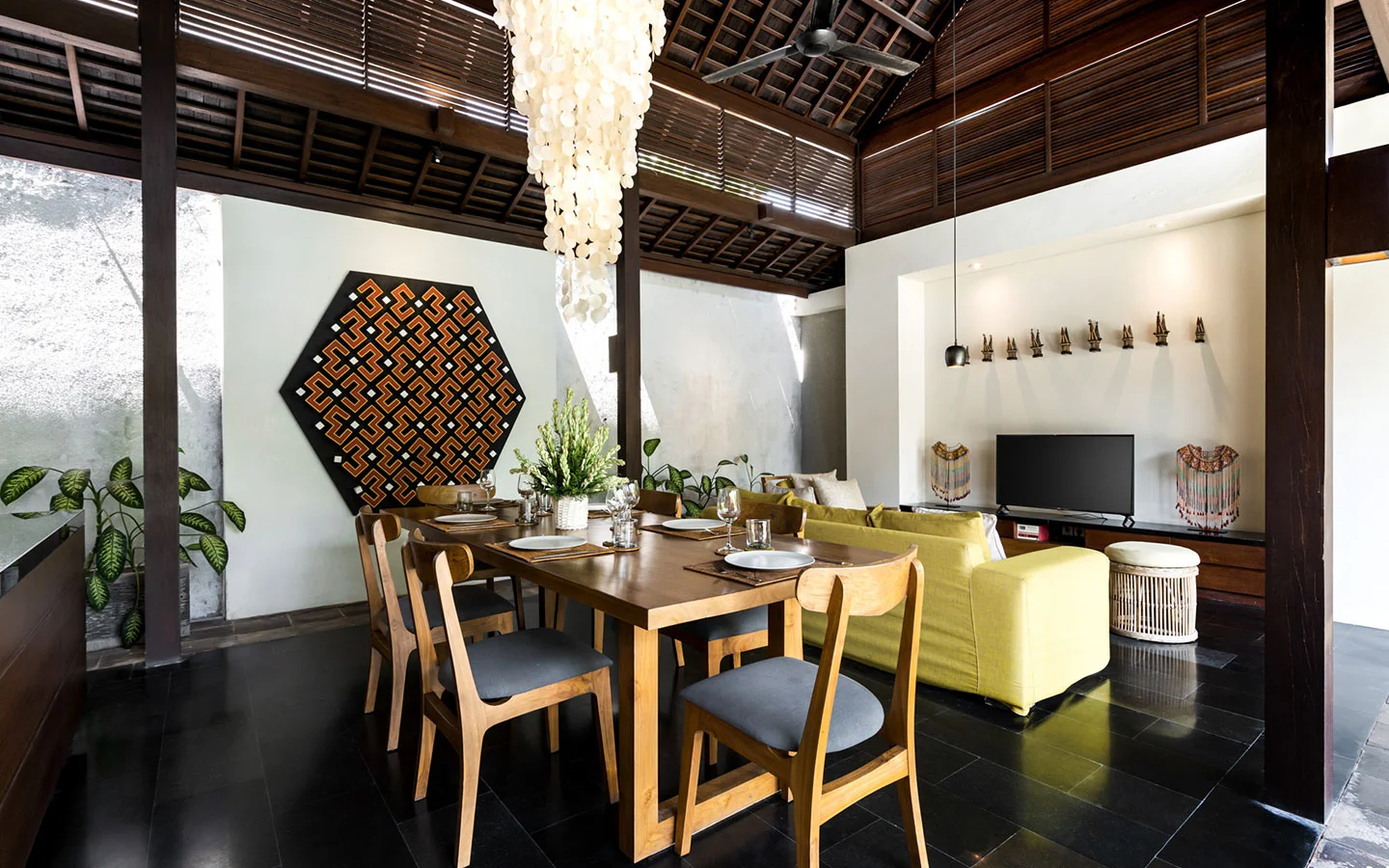 3BR Luxury Tropical Villa with Private Pool in Canggu — image 7