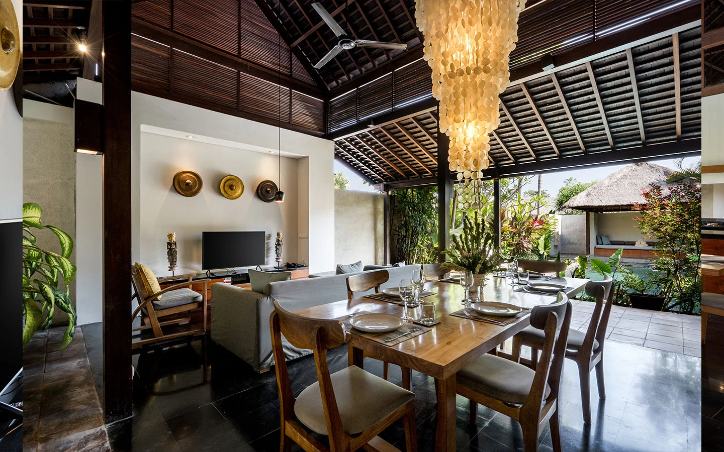 3BR Luxury Tropical Villa with Gazebo & Private Pool in Canggu — image 7