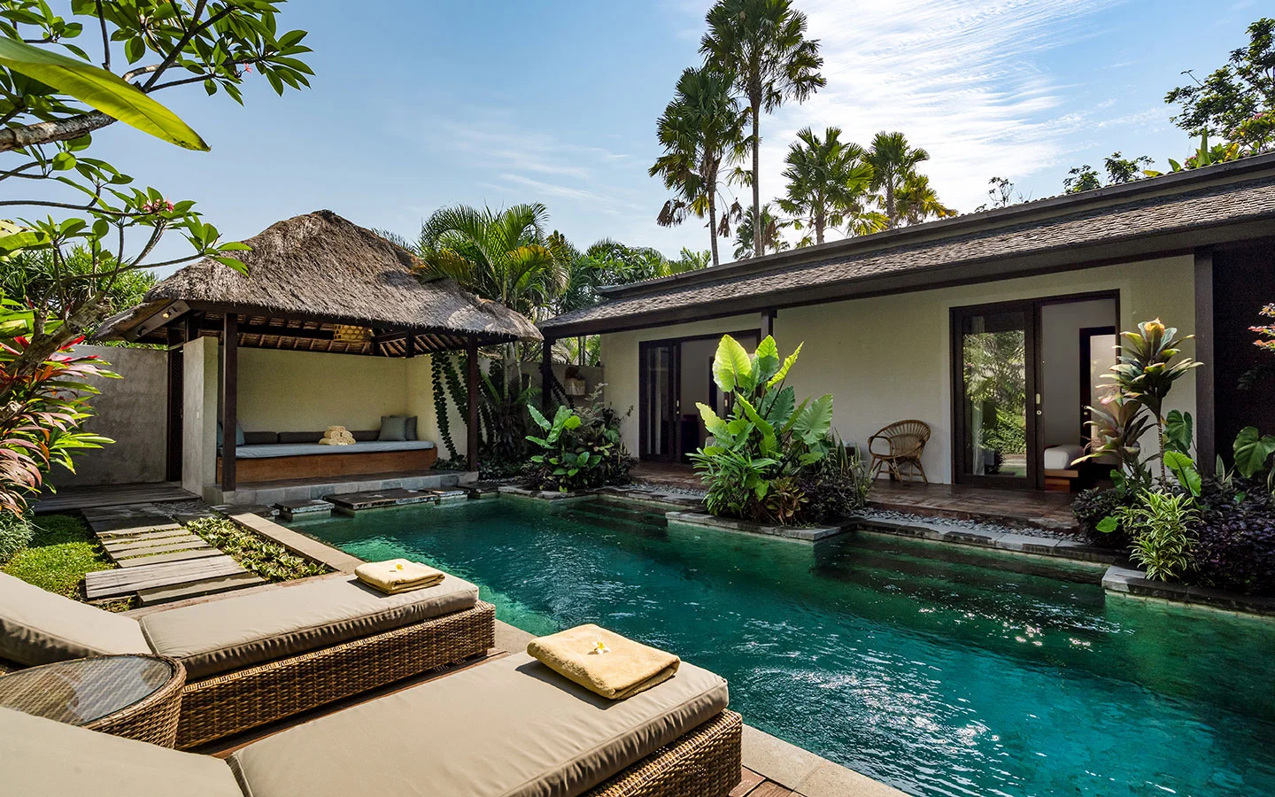 3BR Luxury Tropical Villa with Gazebo & Private Pool in Canggu — image 4
