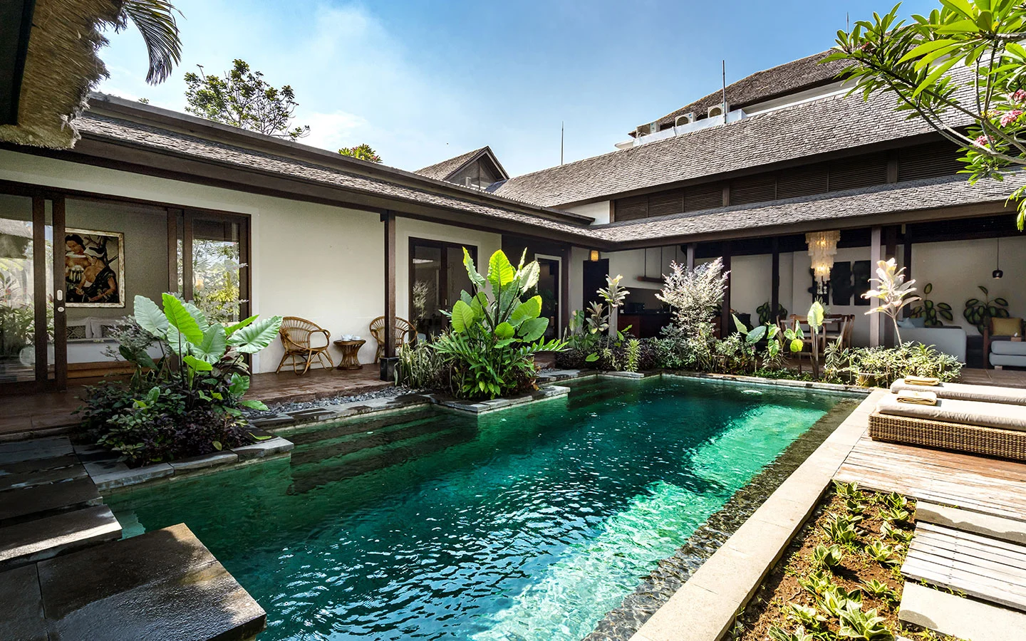 3BR Luxury Tropical Villa with Gazebo & Private Pool in Canggu — image 3