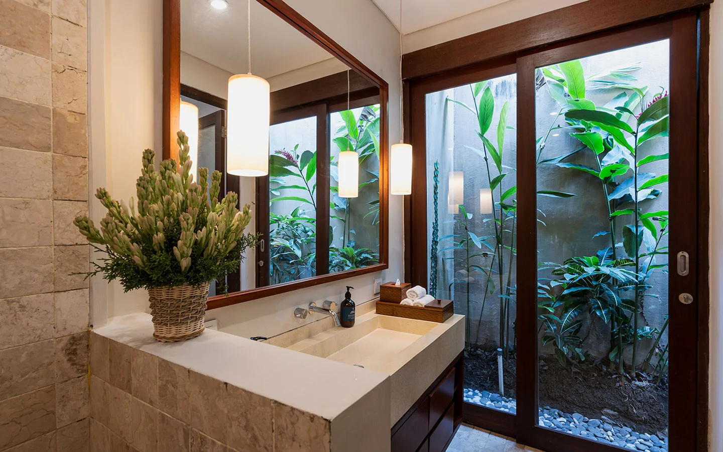 3BR Luxury Tropical Villa with Gazebo & Private Pool in Canggu — image 11