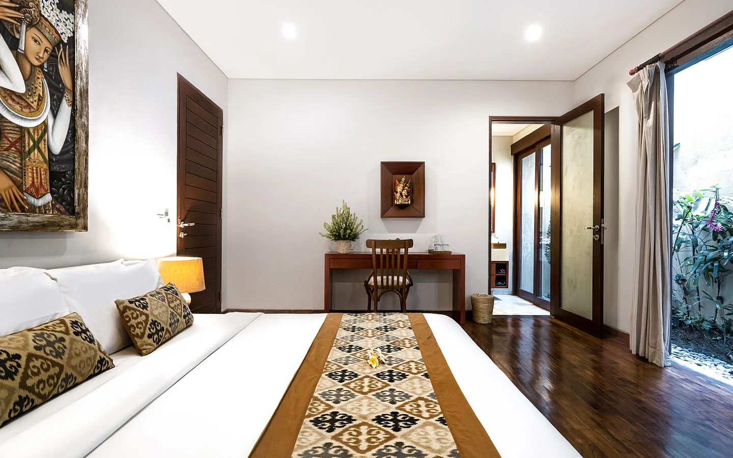3BR Luxury Tropical Villa with Gazebo & Private Pool in Canggu — image 10