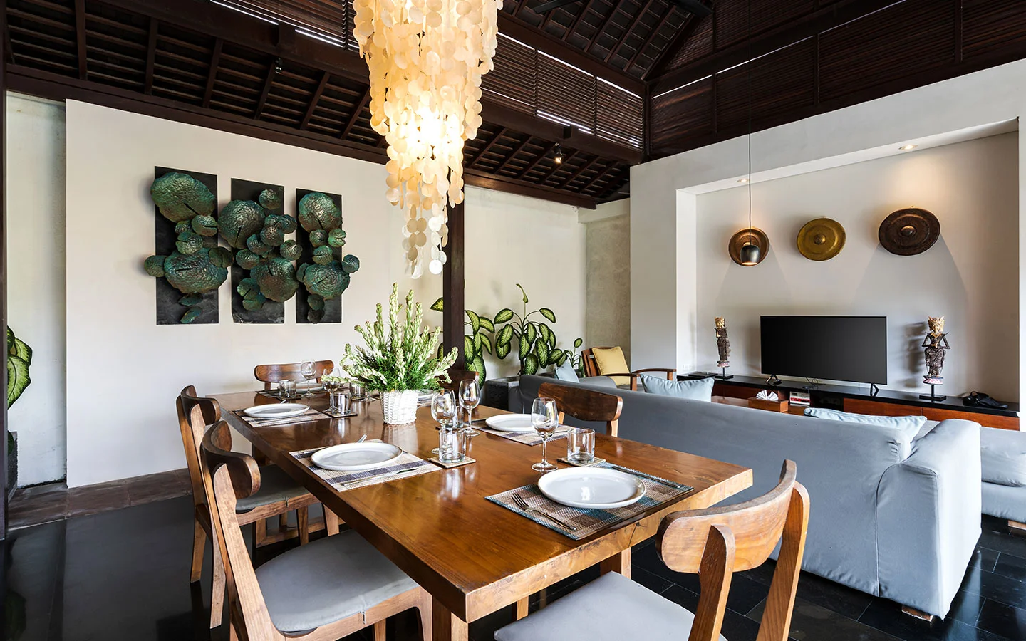 3BR Luxury Tropical Villa with Gazebo & Private Pool in Canggu — image 5