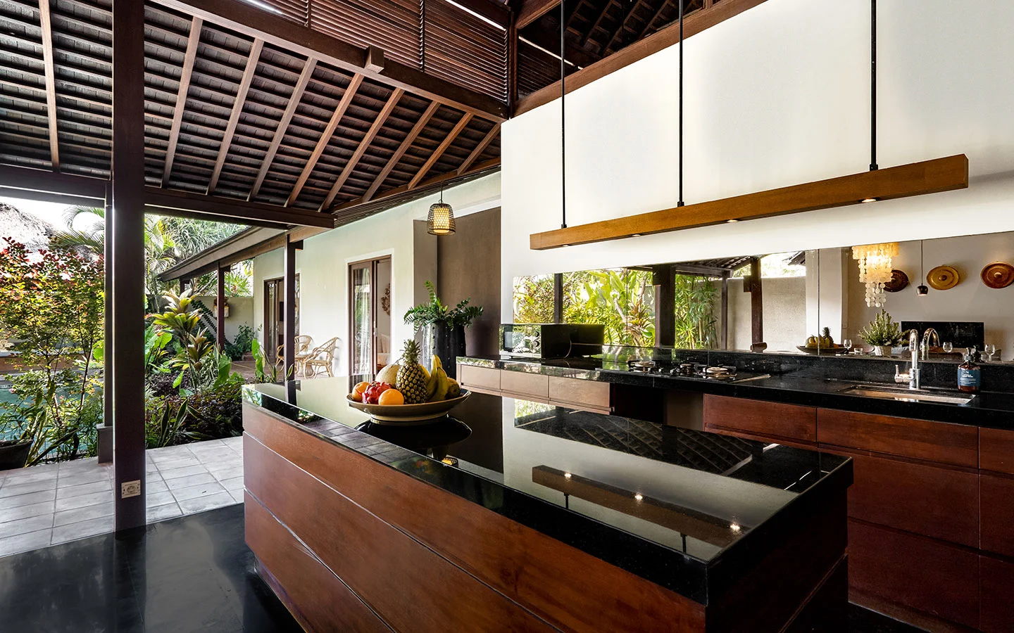 3BR Luxury Tropical Villa with Gazebo & Private Pool in Canggu — image 6