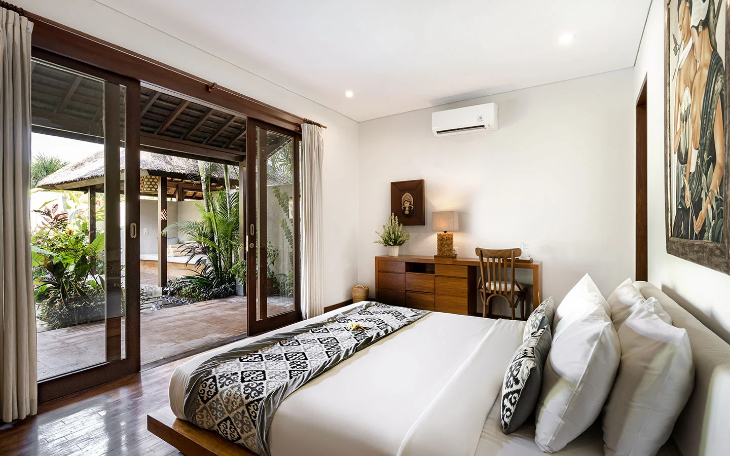 3BR Luxury Tropical Villa with Gazebo & Private Pool in Canggu — image 12