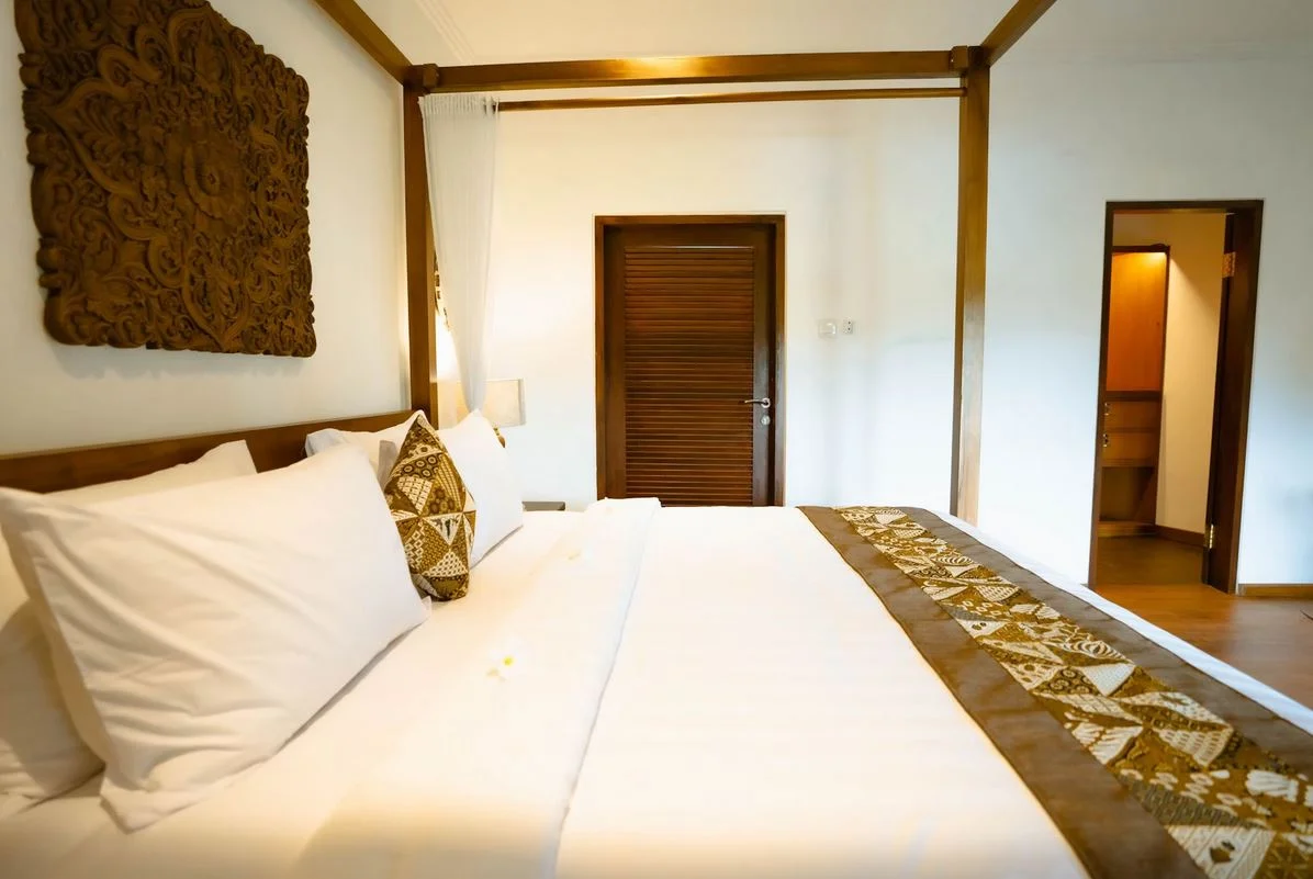 3BR Authentic Balinese Villa with Private Pool in Seminyak — image 7
