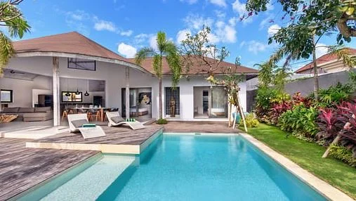 Stylish 3-Bedroom Tropical Chic Villa near Seminyak – BVI45381