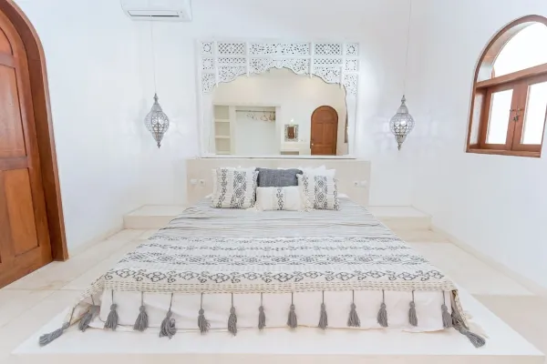 Chic 3-Bedroom Tropical Villa in Central Seminyak – Pool, Garden & BBQ – BVI45618 — image 12