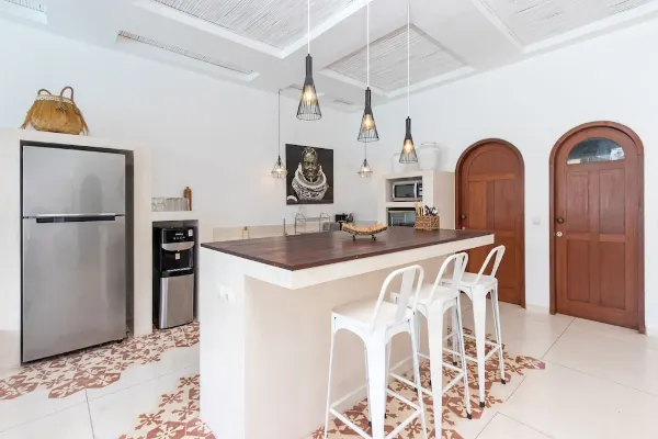 Chic 3-Bedroom Tropical Villa in Central Seminyak – Pool, Garden & BBQ – BVI45618 — image 5
