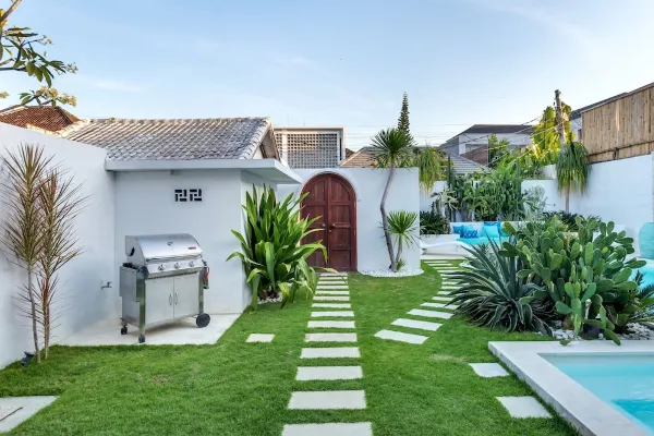 Chic 3-Bedroom Tropical Villa in Central Seminyak – Pool, Garden & BBQ – BVI45618 — image 3