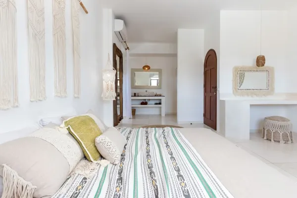 Chic 3-Bedroom Tropical Villa in Central Seminyak – Pool, Garden & BBQ – BVI45618 — image 13
