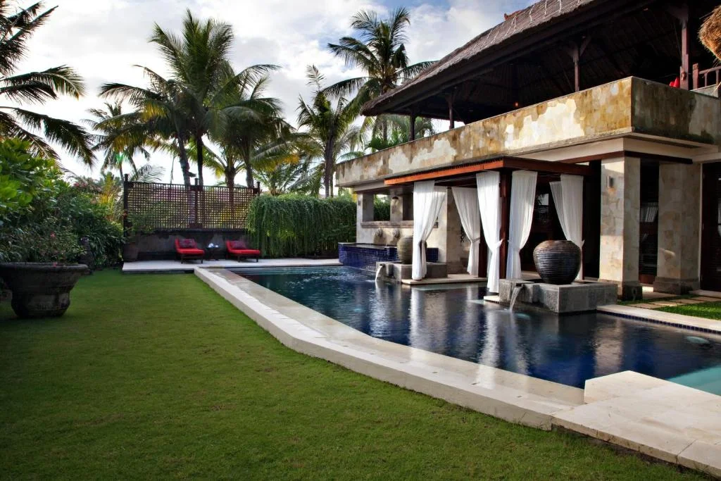 Oceanfront 5-Bedroom Luxury Villa with 2 Pools & Panoramic Sunset Views – Tanah Lot – BVI45957 — image 3