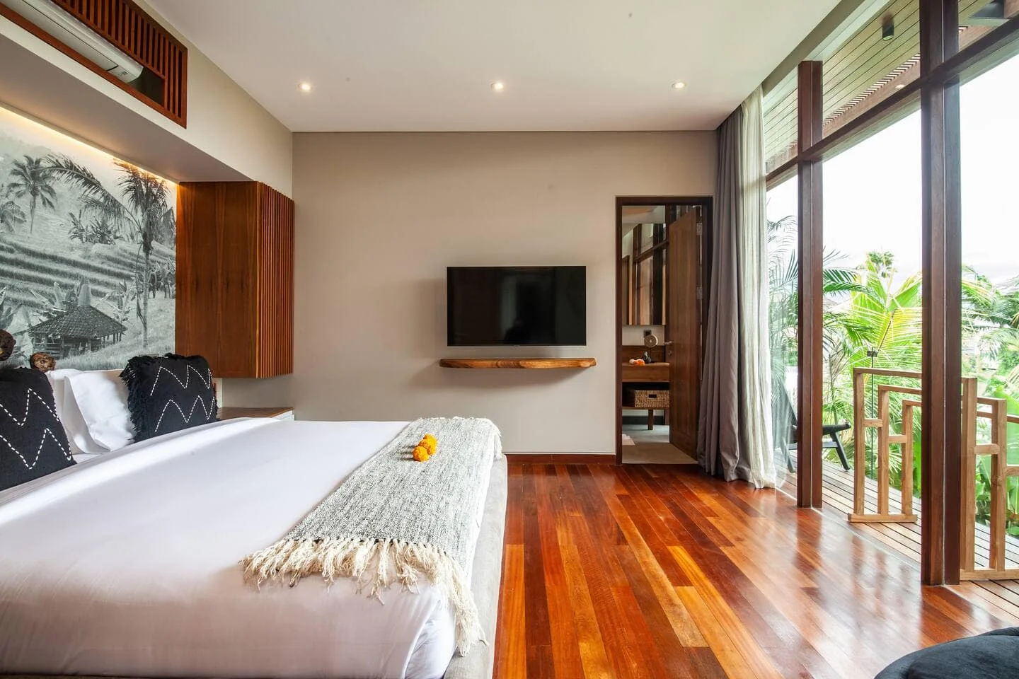 Stylish 6-Bedroom Villa in Canggu – Modern Comfort Meets Balinese Charm – BVI46023 — image 17