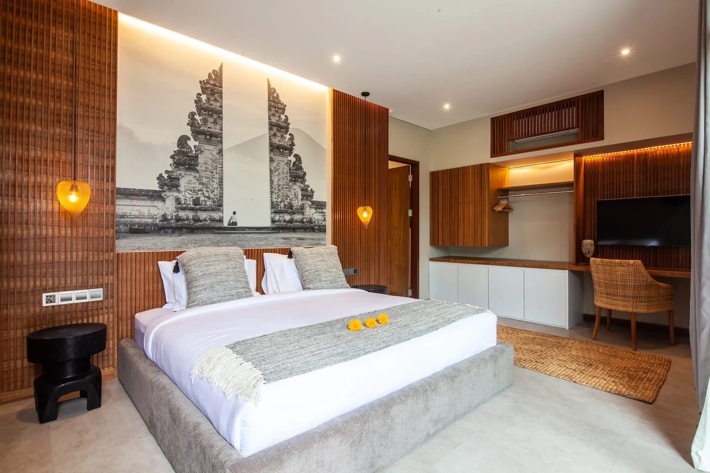 Stylish 6-Bedroom Villa in Canggu – Modern Comfort Meets Balinese Charm – BVI46023 — image 16