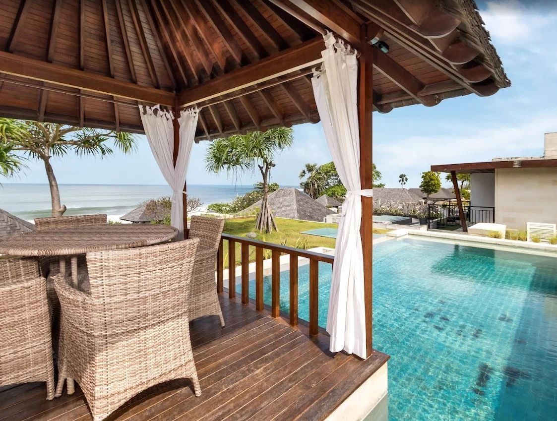 Stunning Beachfront 3-Bedroom Villa with Private Pool & Ocean Views – Batu Belig – BVI46355 — image 5