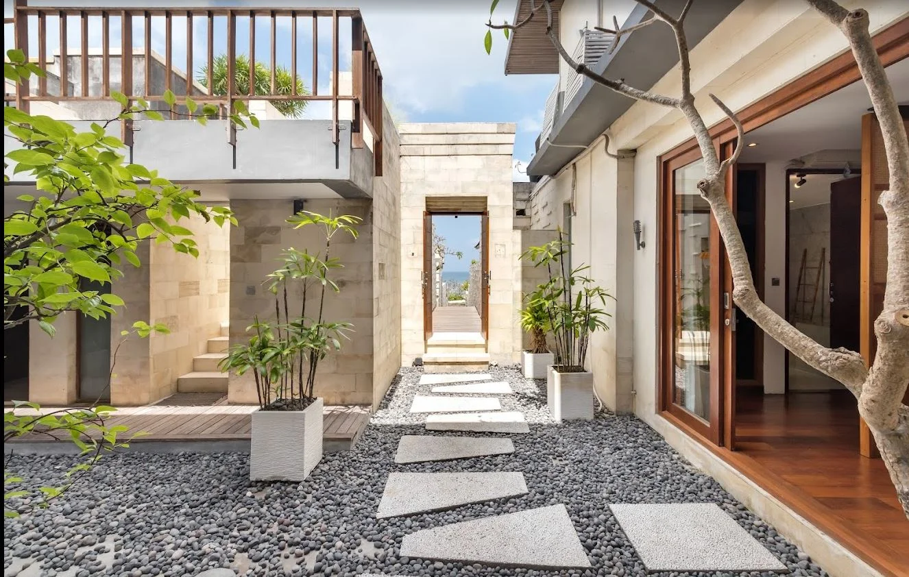 Stunning Beachfront 3-Bedroom Villa with Private Pool & Ocean Views – Batu Belig – BVI46355 — image 14