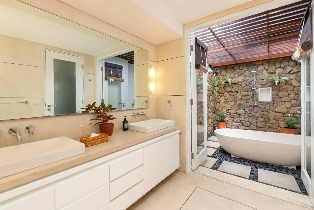 Stunning 7-Bedroom Luxury Villa in the Heart of Seminyak – Perfect for Families & Groups – BVI46402 — image 7