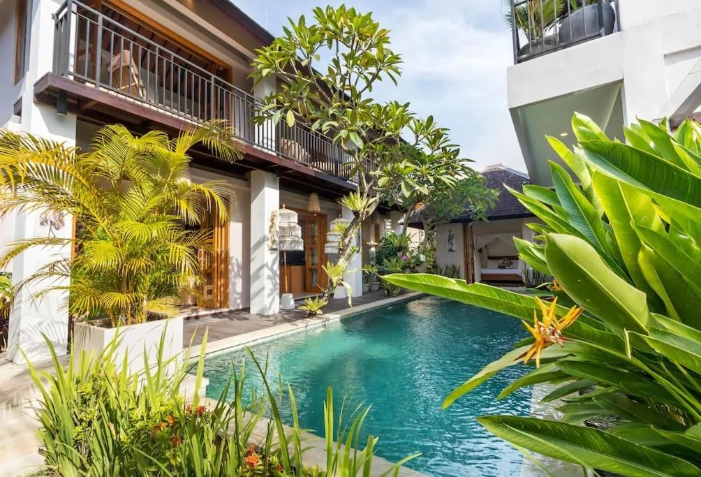 Hidden Gem 3-Bedroom Villa Between Canggu, Umalas & Kerobokan | Private Pool & Rooftop Terrace – BVI46677