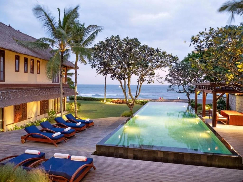 Stunning 6-Bedroom Beachfront Luxury Villa in Canggu – BVI47367