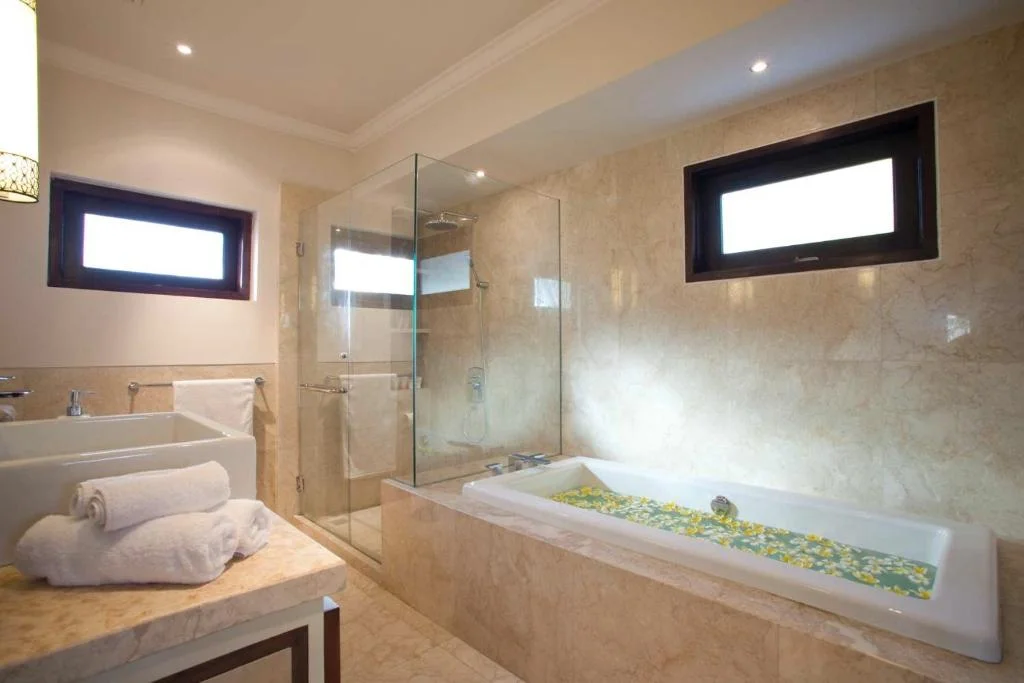 Oceanside 3-Bedroom Villa with Panoramic Sunset Views – Near Tanah Lot — image 14