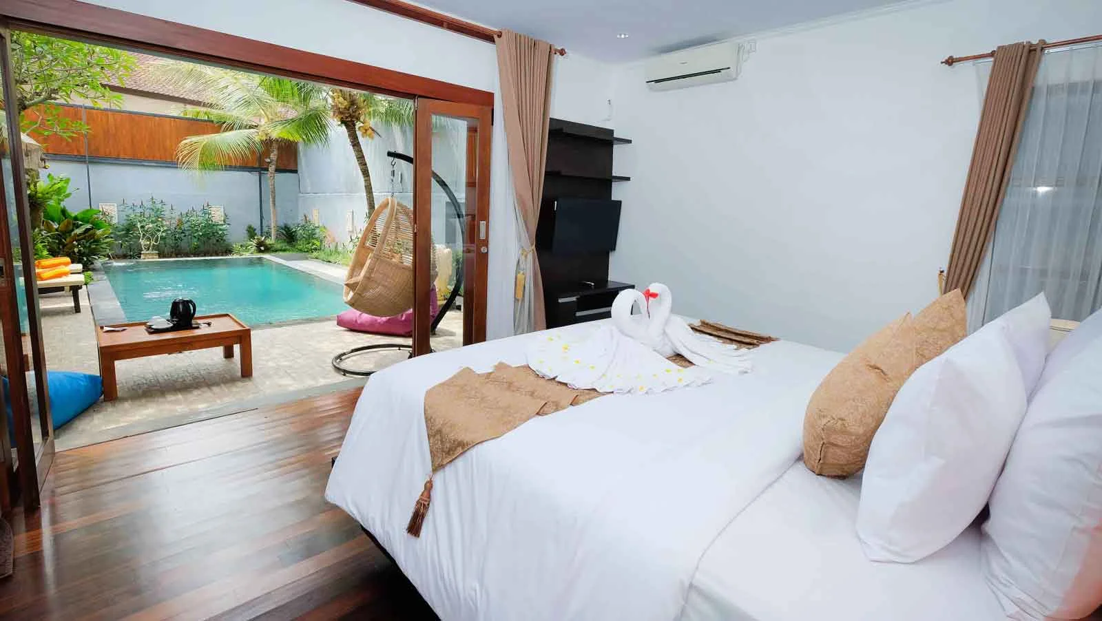 Secluded 3-Bedroom Villa in Saba, Keramas – Peaceful Retreat by the Black Sand Beach — image 4