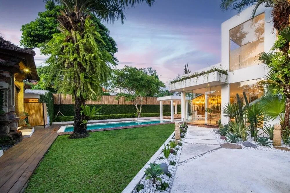 Stylish 4-Bedroom Designer Villa in the Heart of Batu Bolong, Canggu — image 3