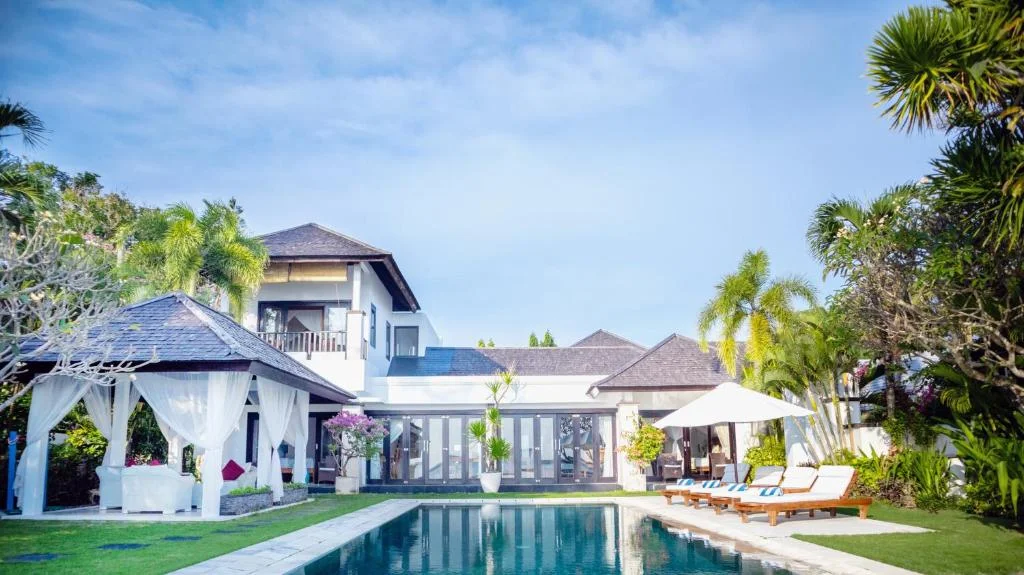 3-Bedroom Waterfront Villa with Sunset Views – Tanjung Benoa, Bali — image 9