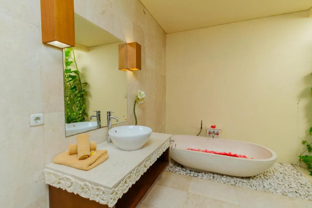 Villa Uluwatu BVI48640: Traditional Balinese 4-Bedroom Villa with Modern Touches — image 15