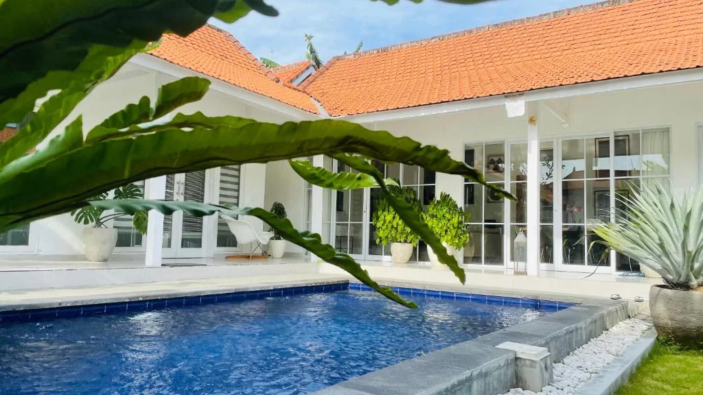 Villa Canggu – Stylish 3-Bedroom Private Villa with Pool Near Batu Bolong Beach — image 4