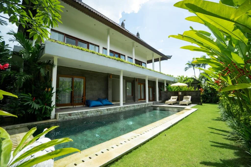 Spacious 7-Bedroom Private Villas – Tropical Oasis Near Bali’s Famous Surf Beaches — image 12