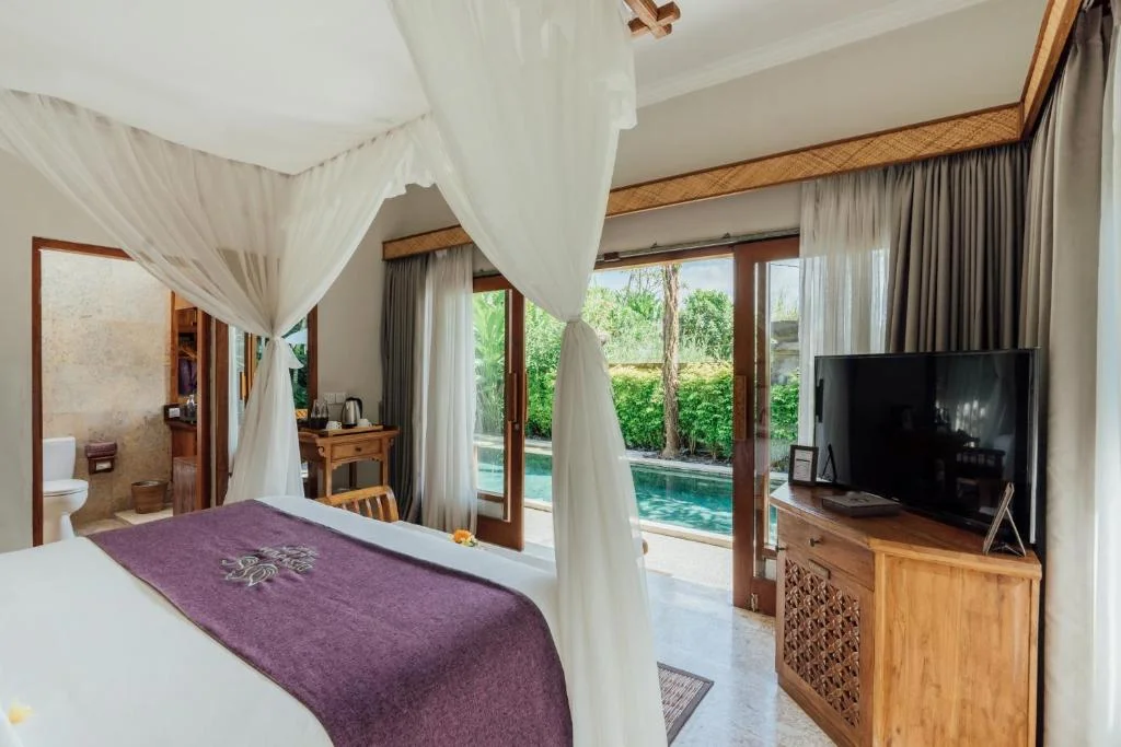 Spacious 7-Bedroom Private Villas – Tropical Oasis Near Bali’s Famous Surf Beaches — image 4