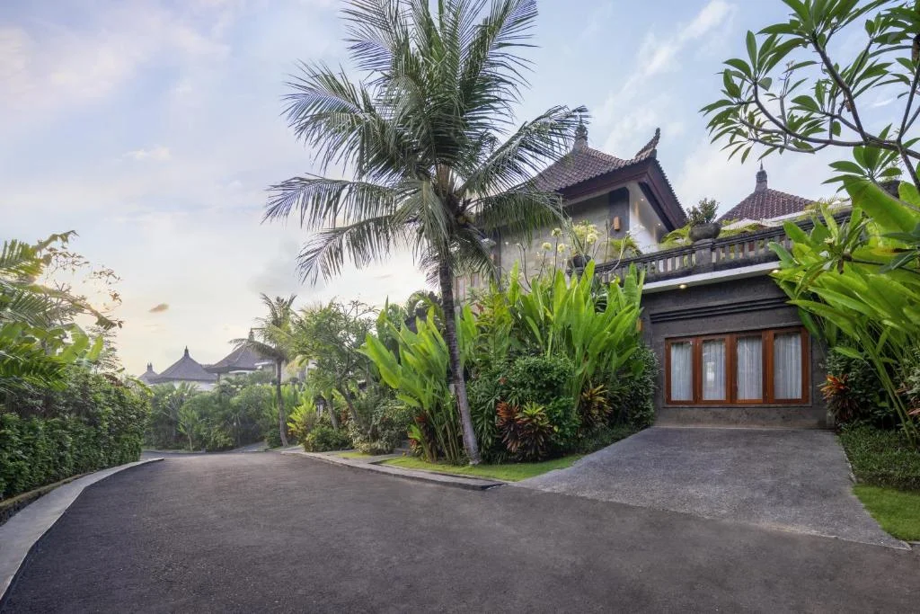 Spacious 7-Bedroom Private Villas – Tropical Oasis Near Bali’s Famous Surf Beaches — image 18