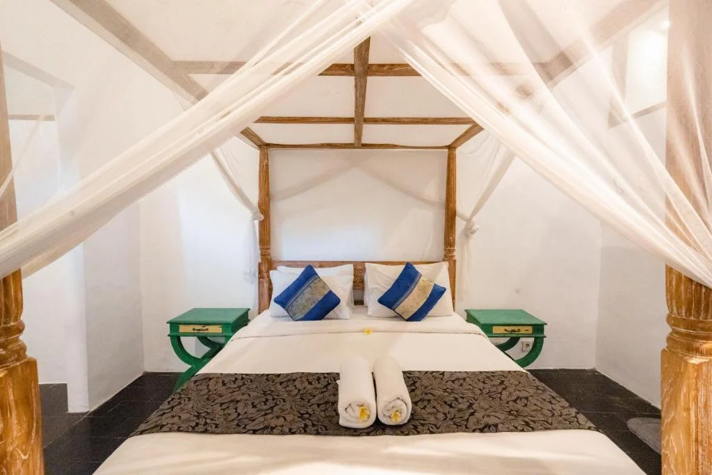 Central 5-Bedroom Private Villa with Pool – Walk to Double Six Beach — image 8