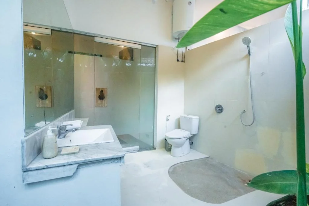 Central 5-Bedroom Private Villa with Pool – Walk to Double Six Beach — image 7