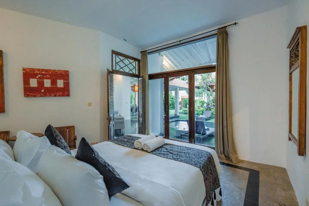 Central 5-Bedroom Private Villa with Pool – Walk to Double Six Beach — image 5