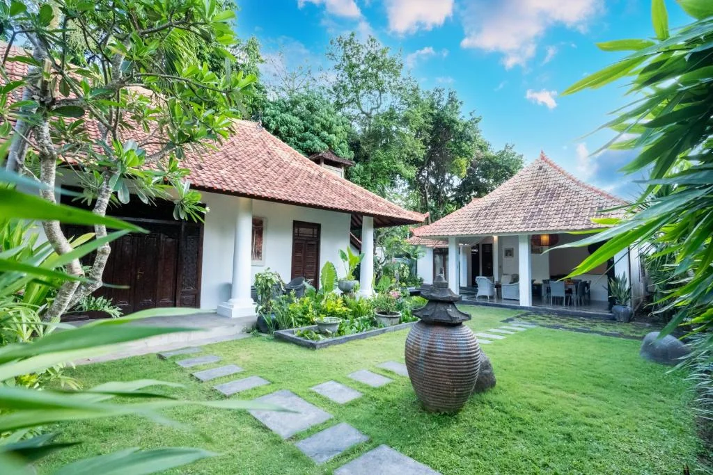 Central 5-Bedroom Private Villa with Pool – Walk to Double Six Beach — image 17