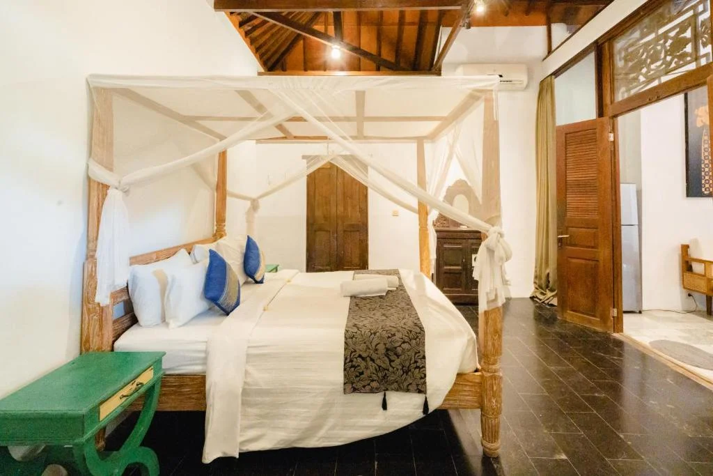 Central 5-Bedroom Private Villa with Pool – Walk to Double Six Beach — image 15