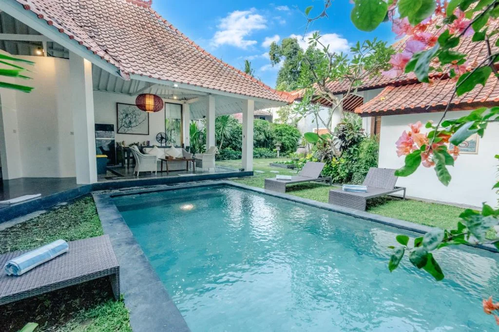Central 5-Bedroom Private Villa with Pool – Walk to Double Six Beach — image 13