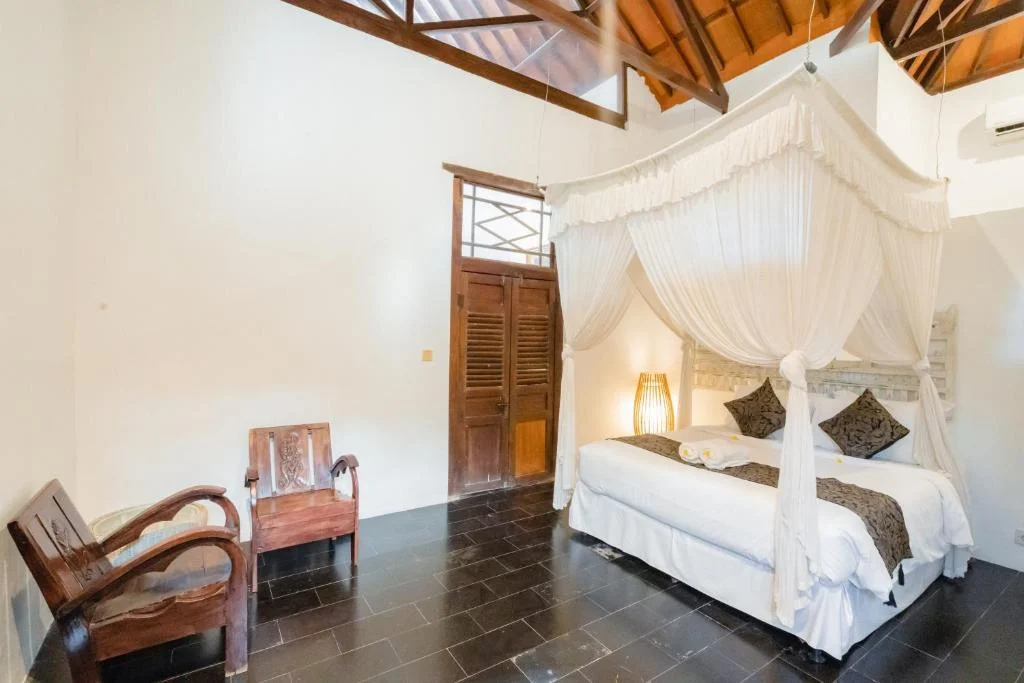 Central 5-Bedroom Private Villa with Pool – Walk to Double Six Beach — image 12